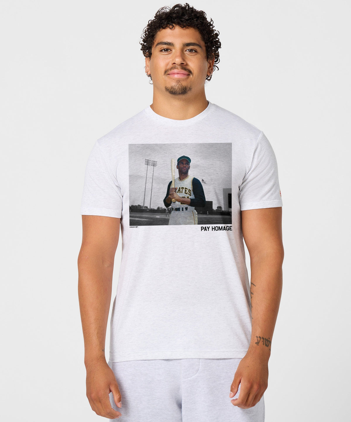 Roberto clemente pay homage
