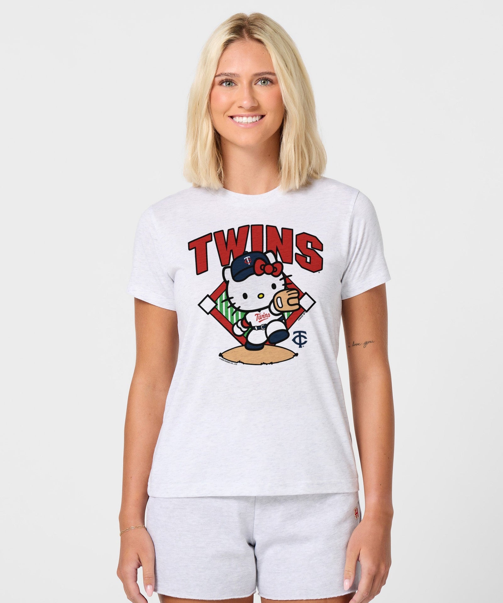 Women's Hello Kitty x Minnesota Twins Throw