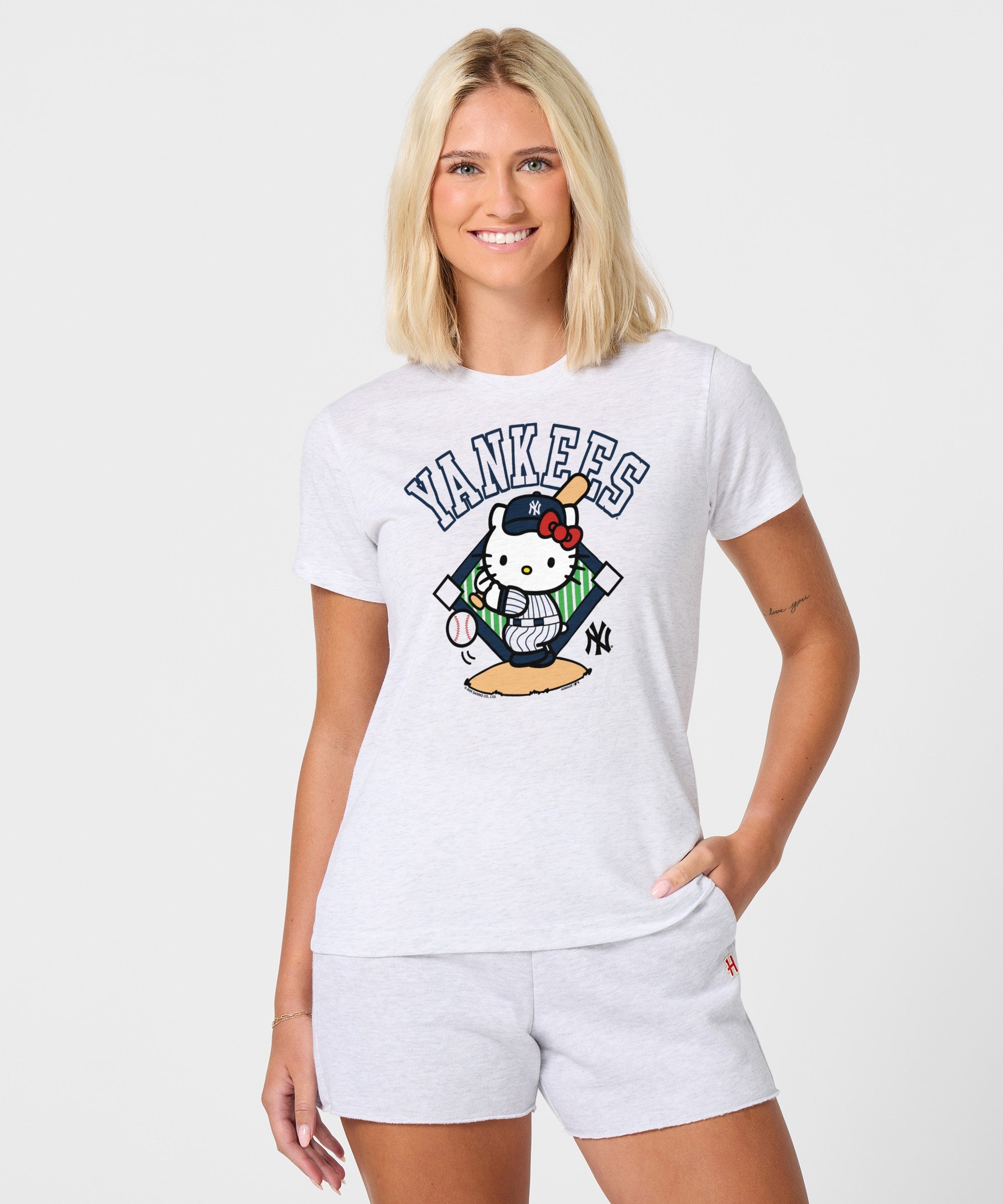 Women's Hello Kitty x New York Yankees Swing::Ash