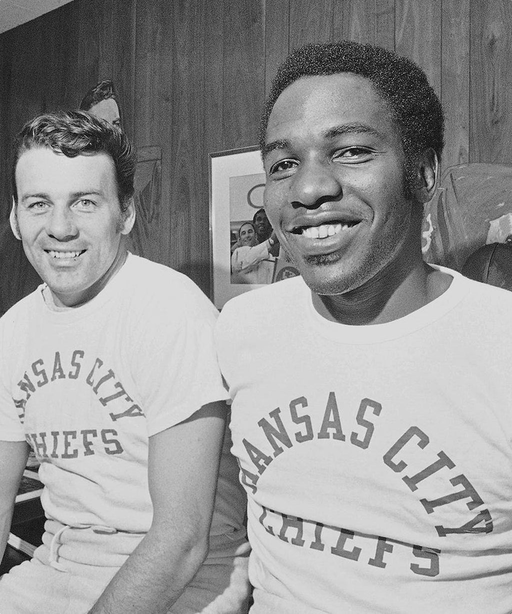 Quarterback Len Dawson and wide receiver Otis Taylor share a moment on Oct. 26, 1971, in Kansas City. Together, they formed one of the NFL’s most dynamic duos, leading the Chiefs through a golden era of football. (AP Photo/William P. Straeter, FIle)
